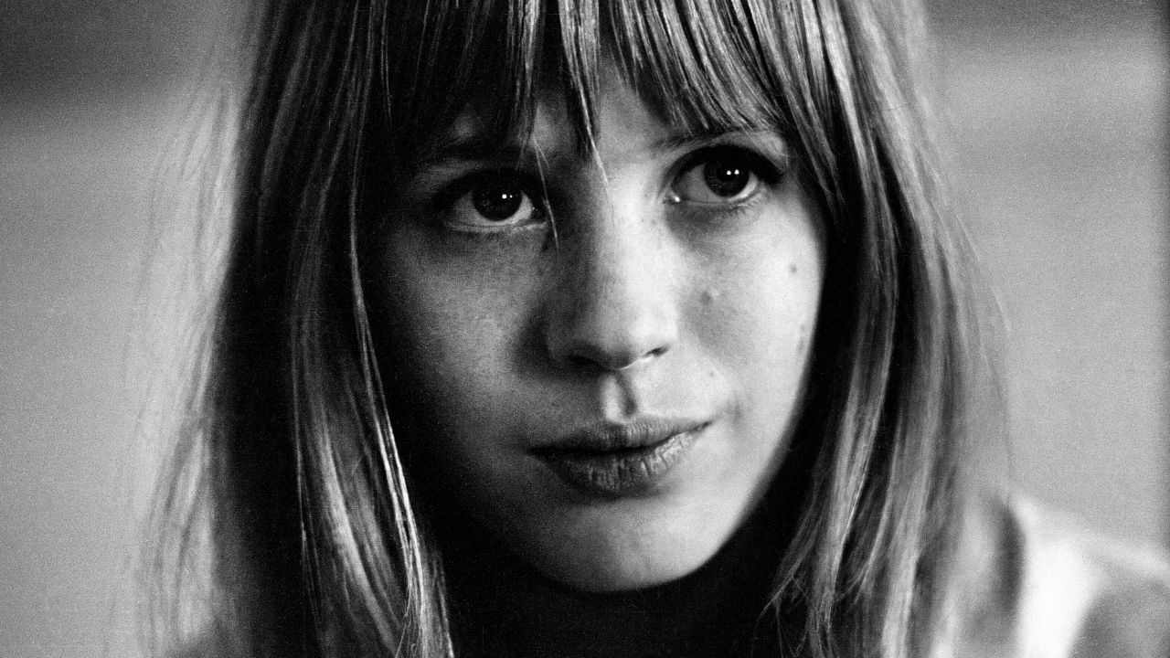closeup of Marianne Faithfull